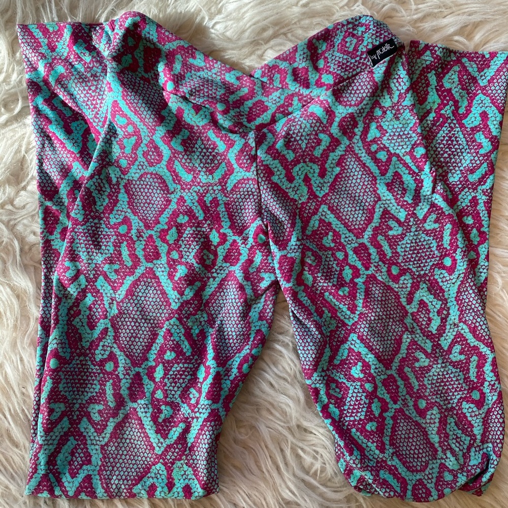 LiCi Fit Viper V-Scrunch leggings